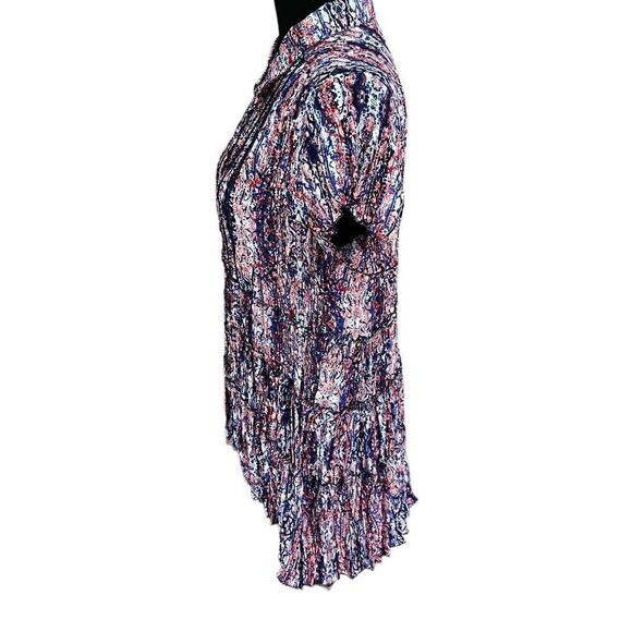 Pleated print polyester swing style shirt sleeved top with shark bite hem - Picture 2 of 4